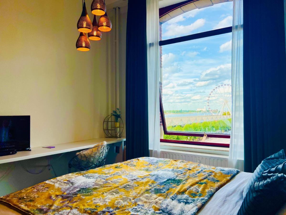 Riverview Studio In Historical Heart Of Антверпен Екстериор снимка